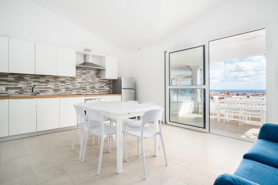 Property building, Kitchen or kitchenette, Living room