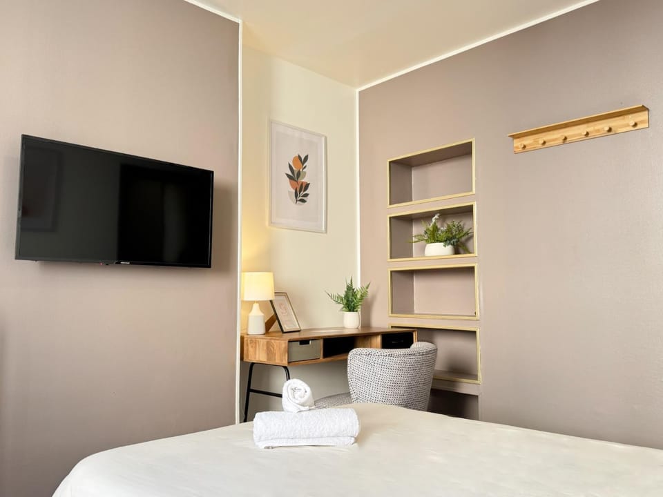 Communal lounge/ TV room, Photo of the whole room, Evening entertainment, Bedroom, hair dresser