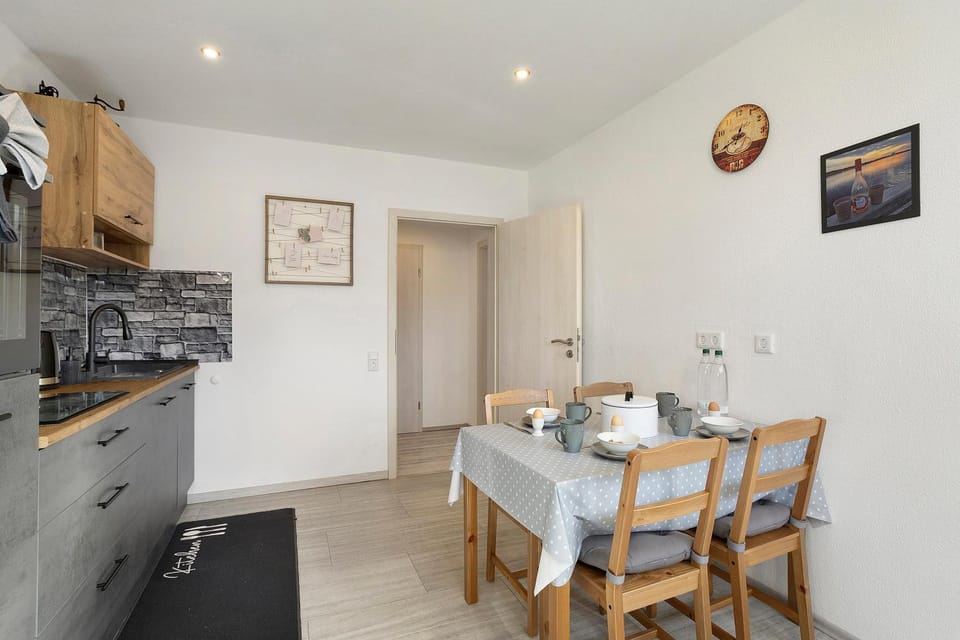 Property building, Kitchen or kitchenette, Living room