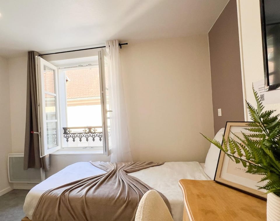 Living room, Photo of the whole room, Bedroom