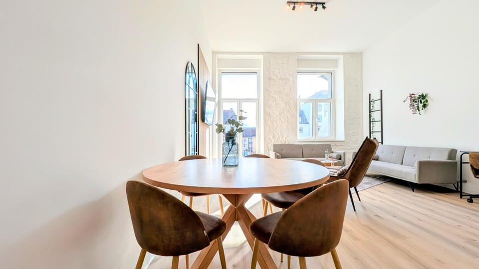 Living room, Seating area, Dining area