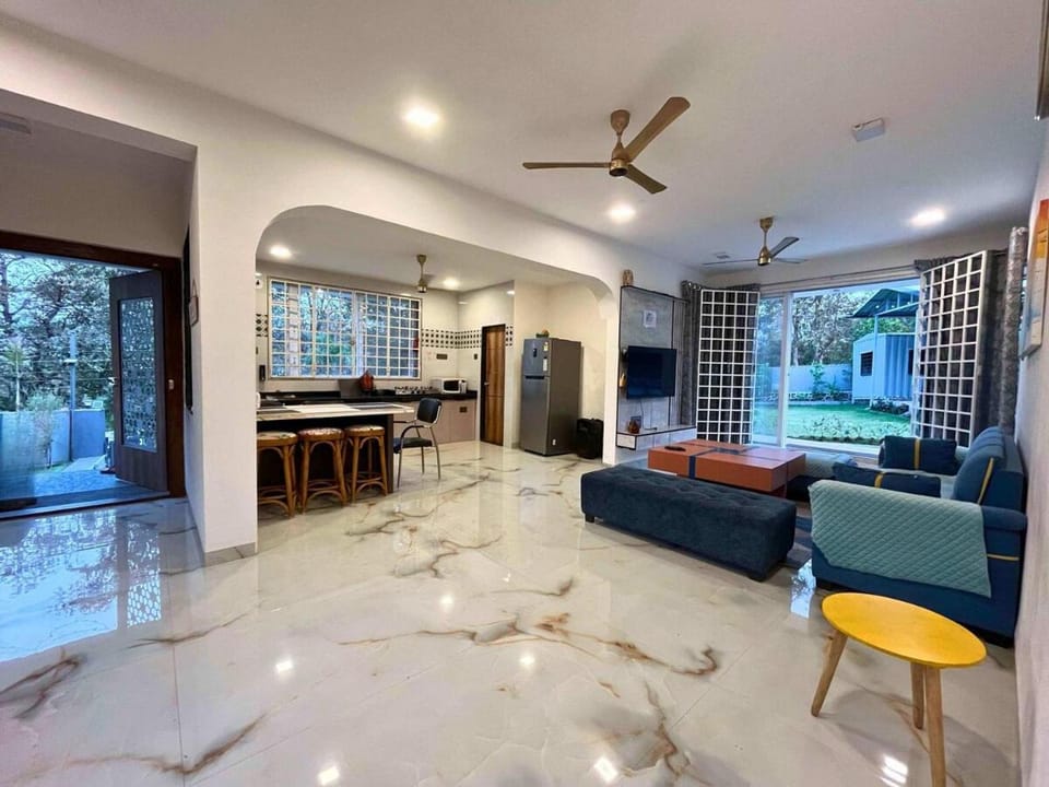 TV and multimedia, Kitchen or kitchenette, Living room, Seating area, Dining area, Evening entertainment