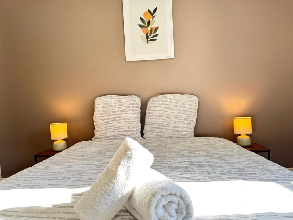 Photo of the whole room, Decorative detail