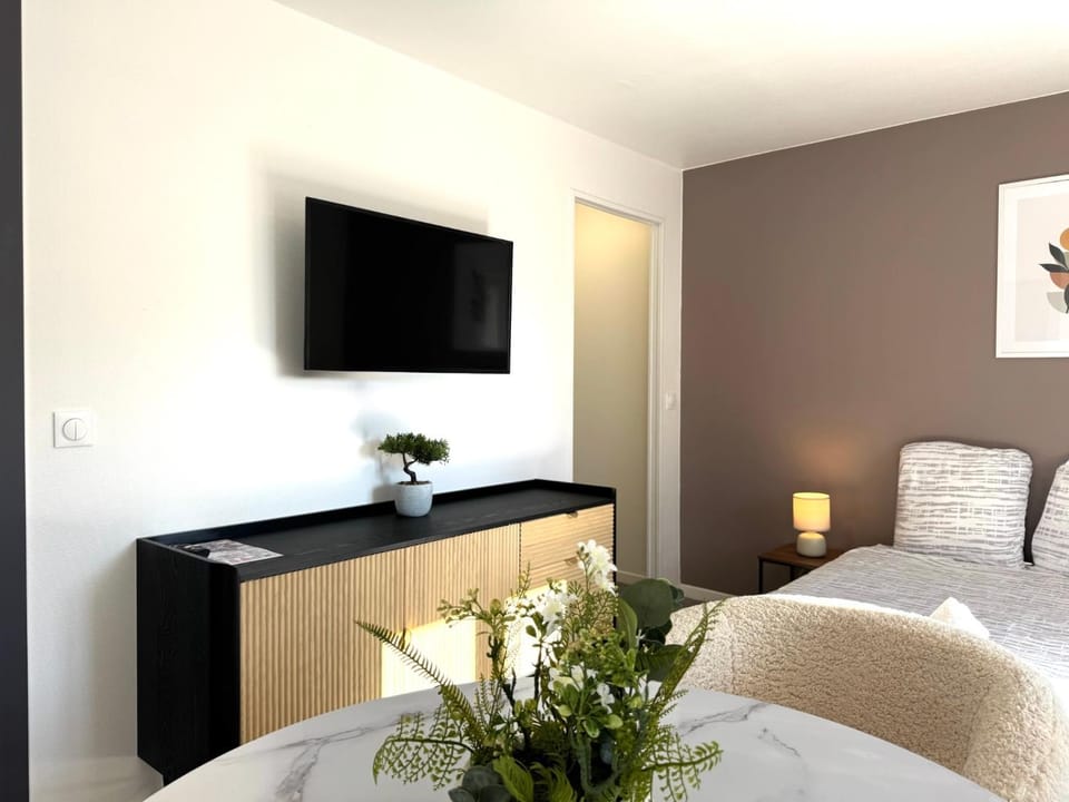 Communal lounge/ TV room, Bed, TV and multimedia, Photo of the whole room