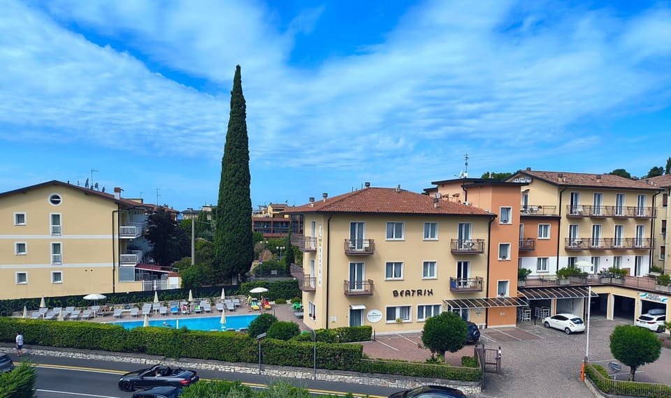 Property building, Bird's eye view, Swimming pool