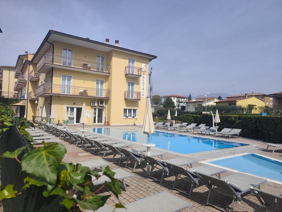 Property building, Swimming pool, sunbed