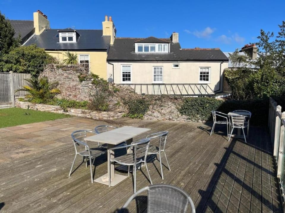 Dartside 9 Apartment in Dartmouth