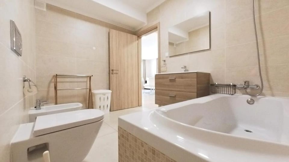 Bathroom, Bath, towels