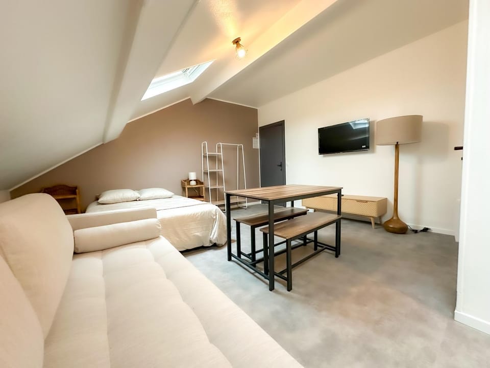 Communal lounge/ TV room, TV and multimedia, Living room, Dining area