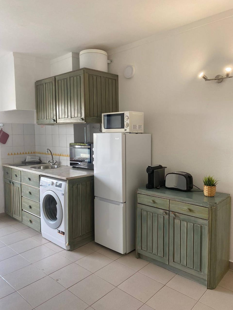 Kitchen or kitchenette