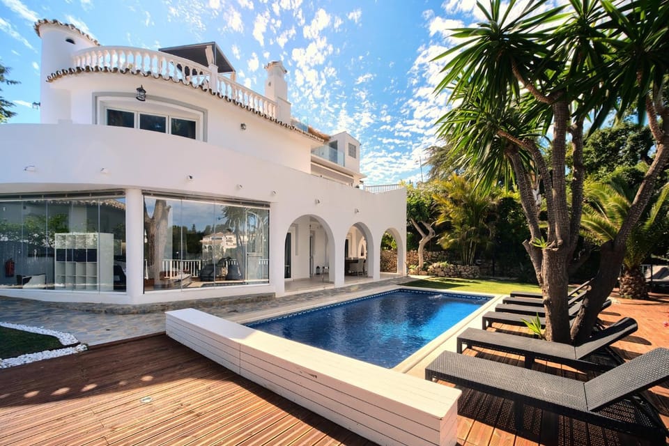 Property building, Day, Garden, Pool view, Swimming pool, sunbed