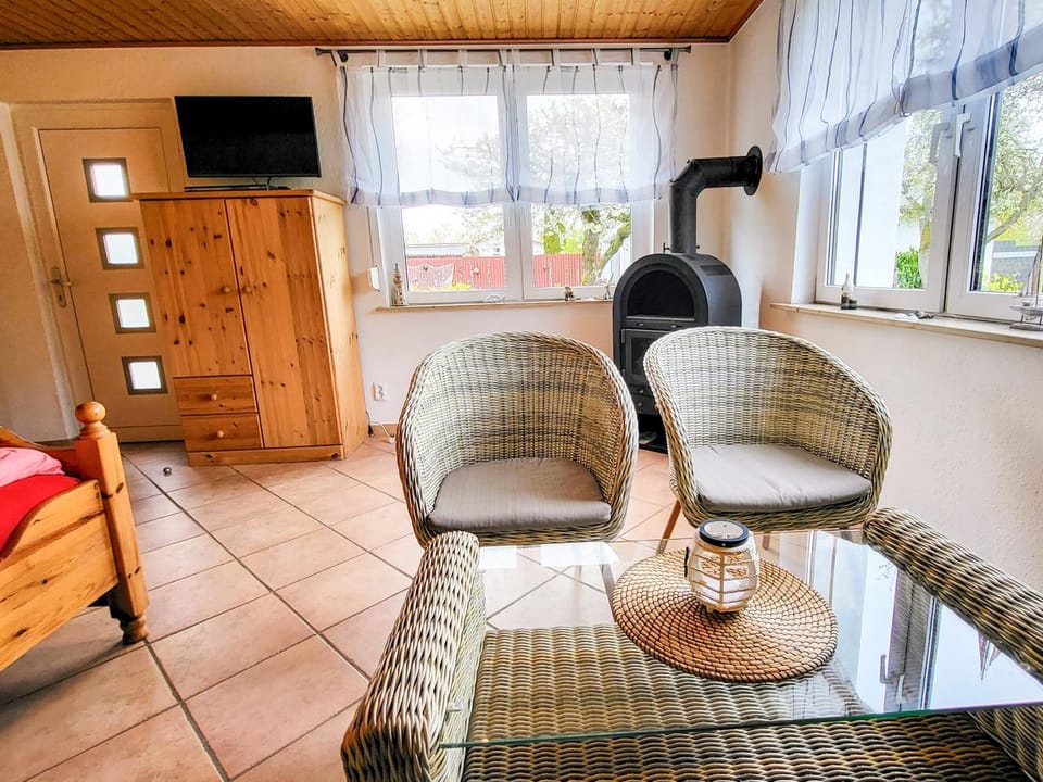 TV and multimedia, Living room, Seating area, Dining area, fireplace