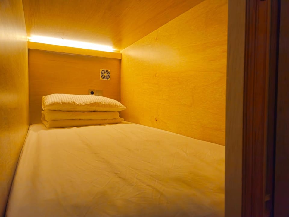 Bed, bunk bed