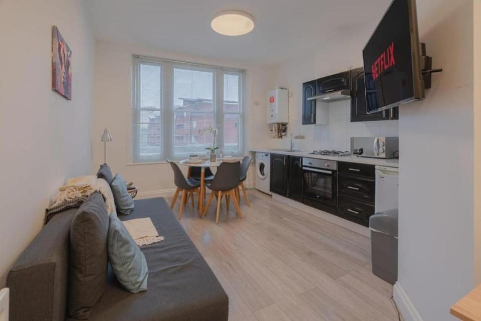 Communal lounge/ TV room, Living room, heating, internet, microwave, kitchen