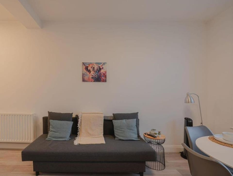 Dining area, Bedroom, heating, internet