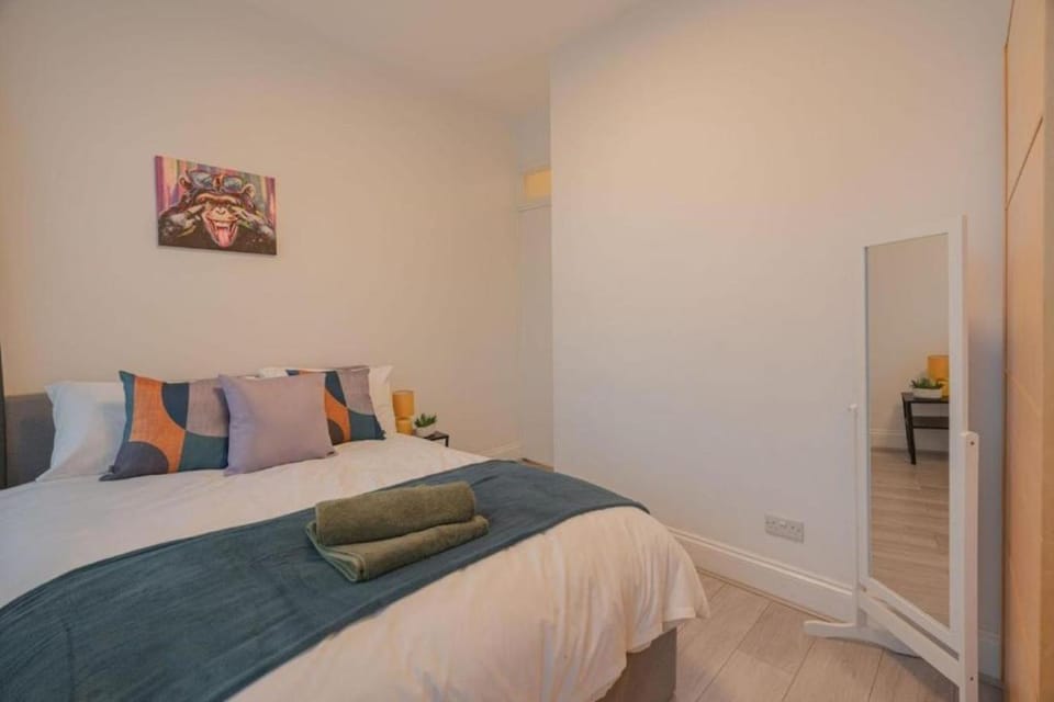 Bedroom, heating, internet