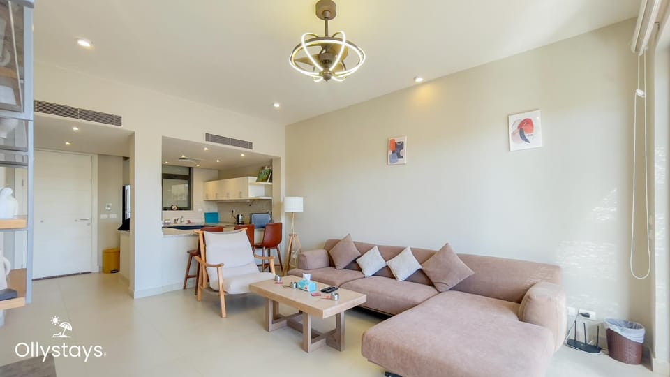 Kitchen or kitchenette, Living room, Seating area, kitchen