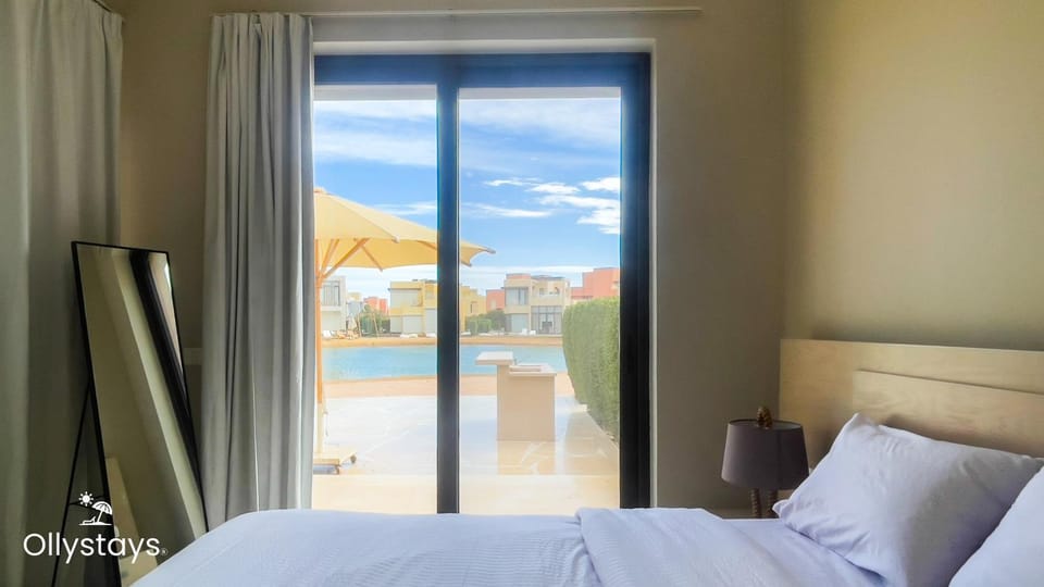 Bed, Balcony/Terrace, Beach, Beach, Bedroom, Lake view, Pool view, Sea view