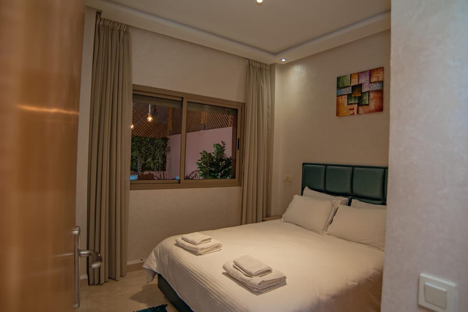 Bed, Photo of the whole room, Bedroom, towels