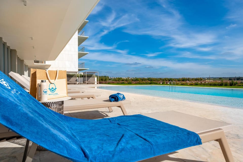Swimming pool, sunbed