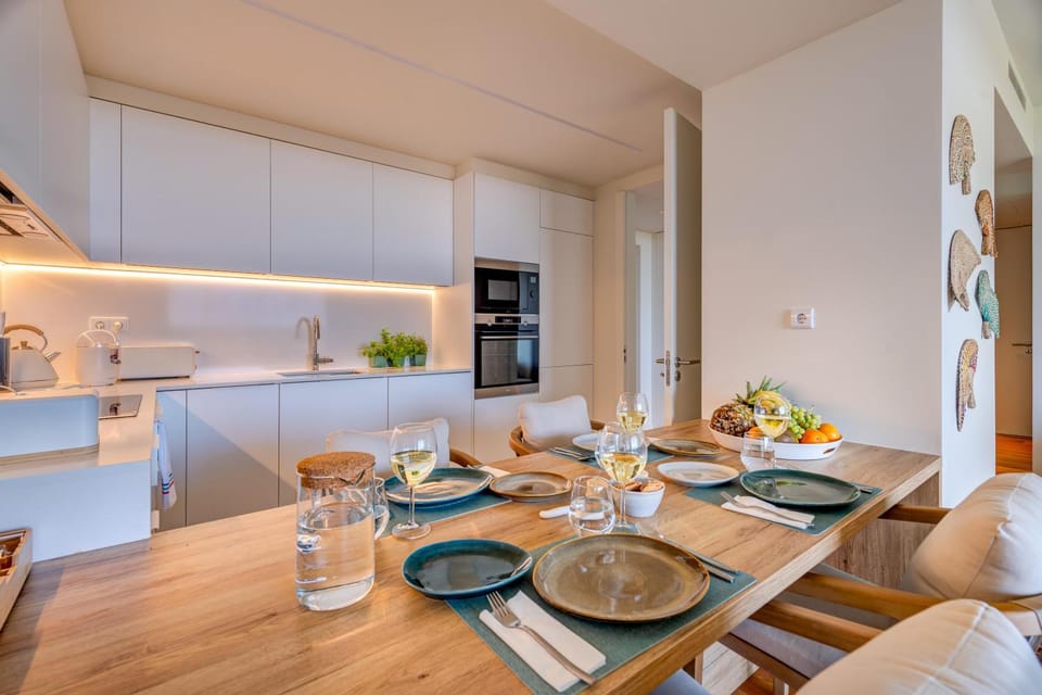 Kitchen or kitchenette, Dining area, oven, stove