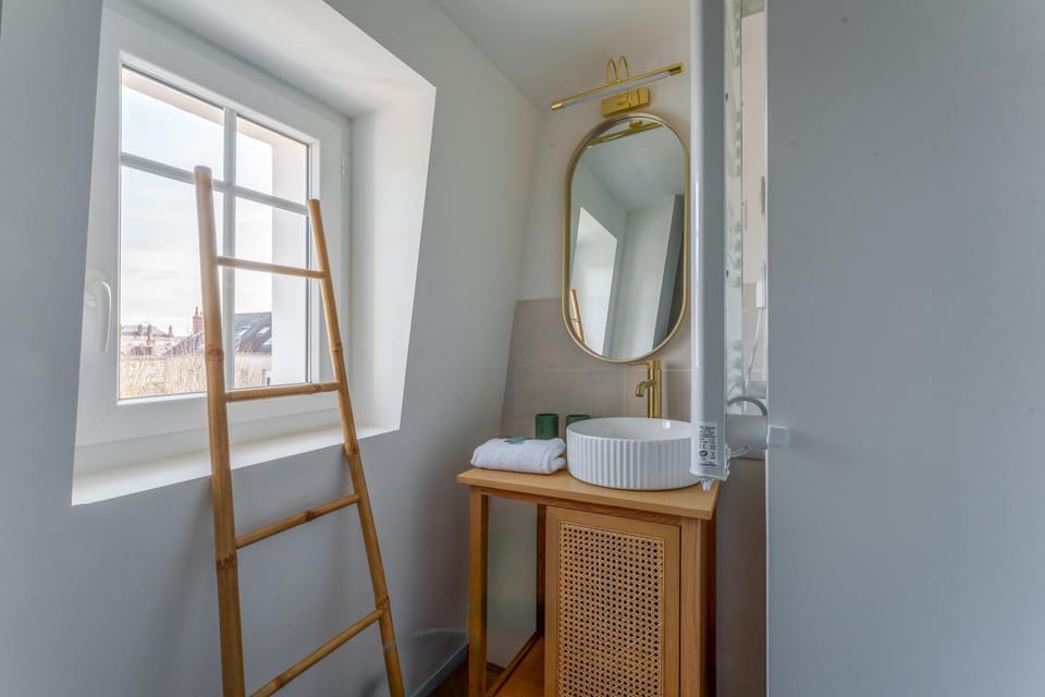 Bathroom, towels