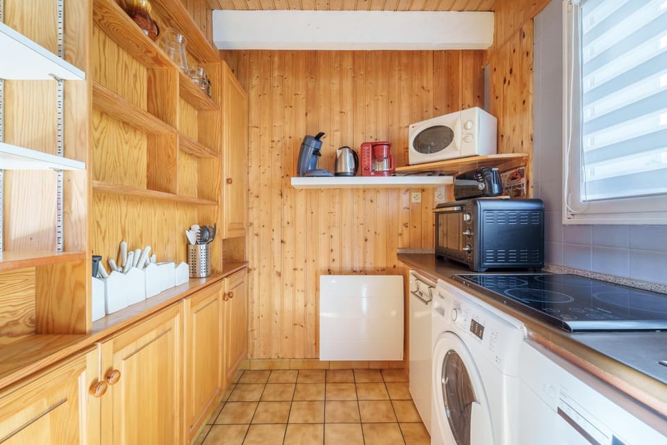 Kitchen or kitchenette, stove