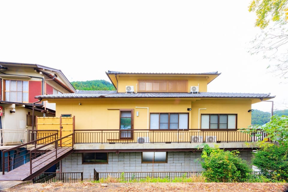 Property building, Day, Balcony/Terrace