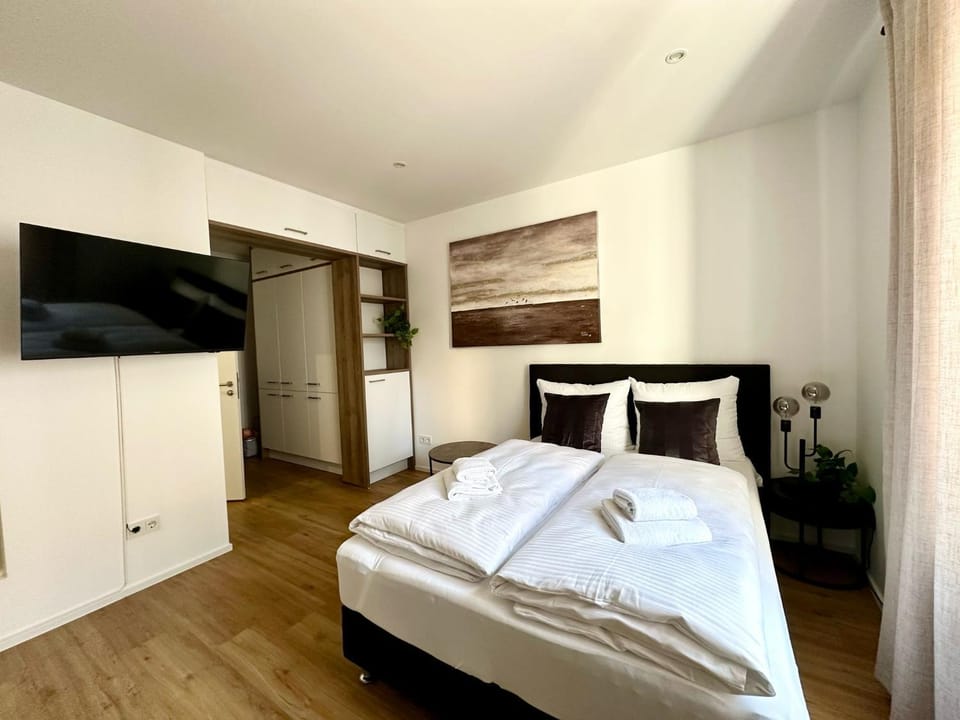 Bed, TV and multimedia, Bedroom, towels, wardrobe