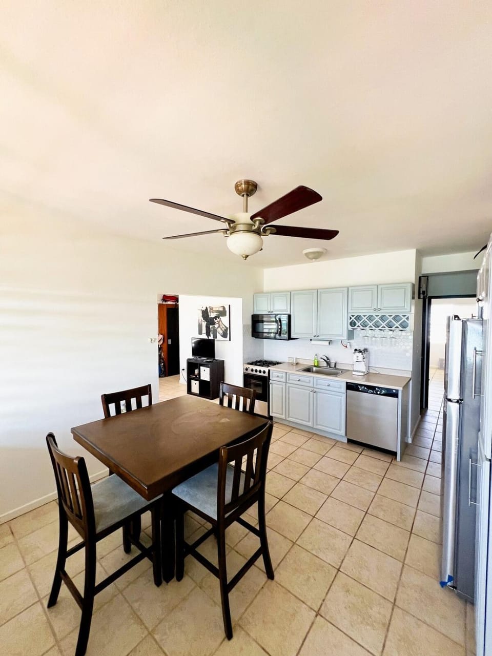 Kitchen or kitchenette, Dining area, oven, stove