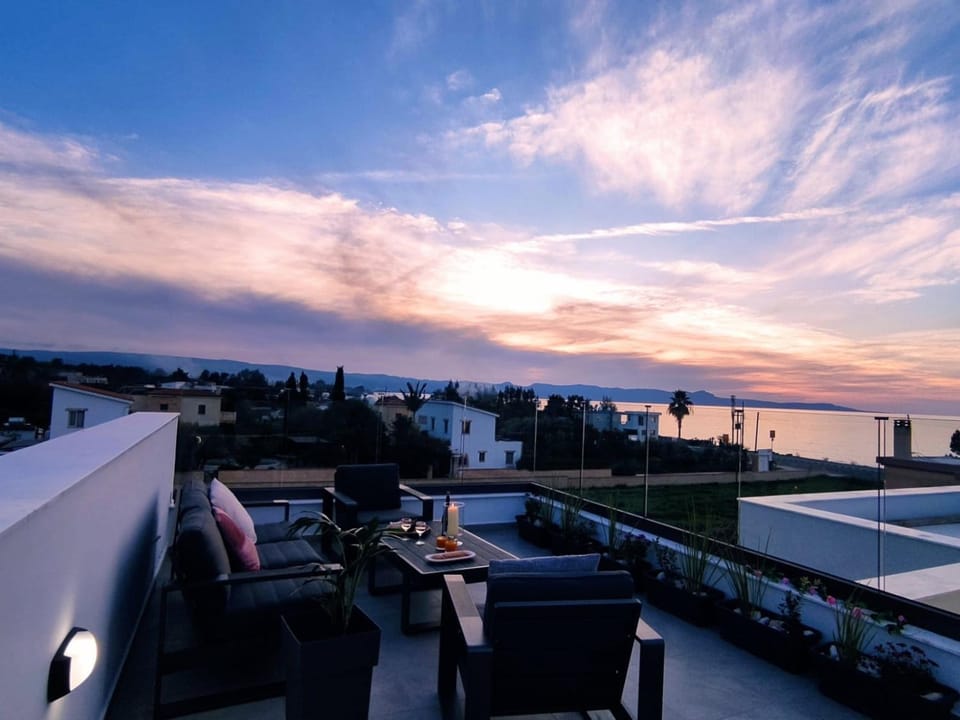 New Beach Villa-Roof Garden Sunrise and Ocean Sunset Villa in Paphos District