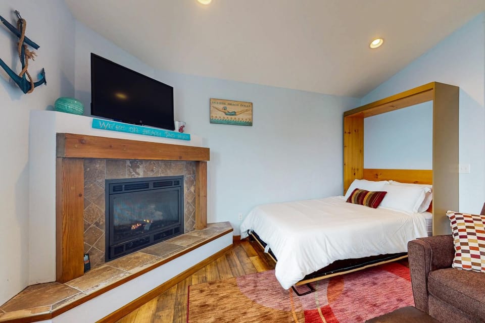 Tyee Shoreline Retreat B House in Camano Island