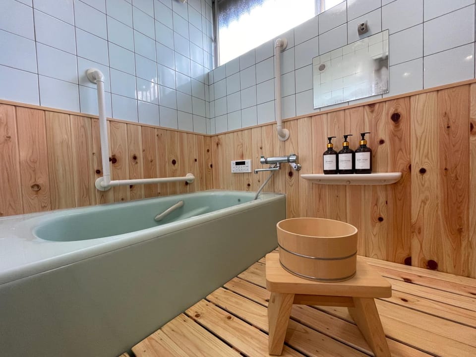 Shower, Hot Tub, Bathroom, Bath