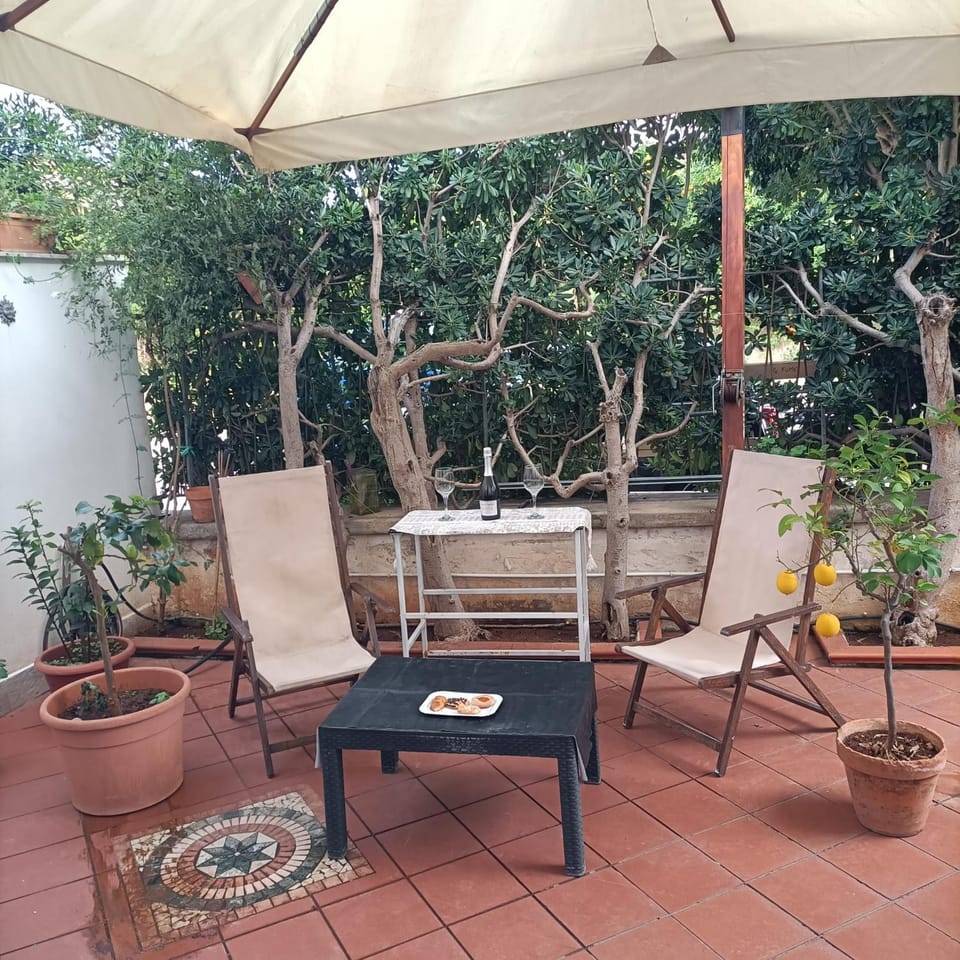 Property building, Patio, Spring, Day, Garden, View (from property/room), Balcony/Terrace, Living room, Seating area, Dining area, Garden view