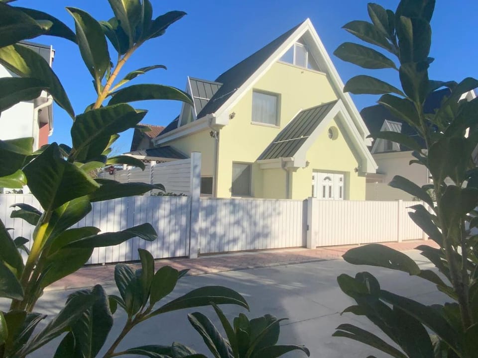 Property building, Day