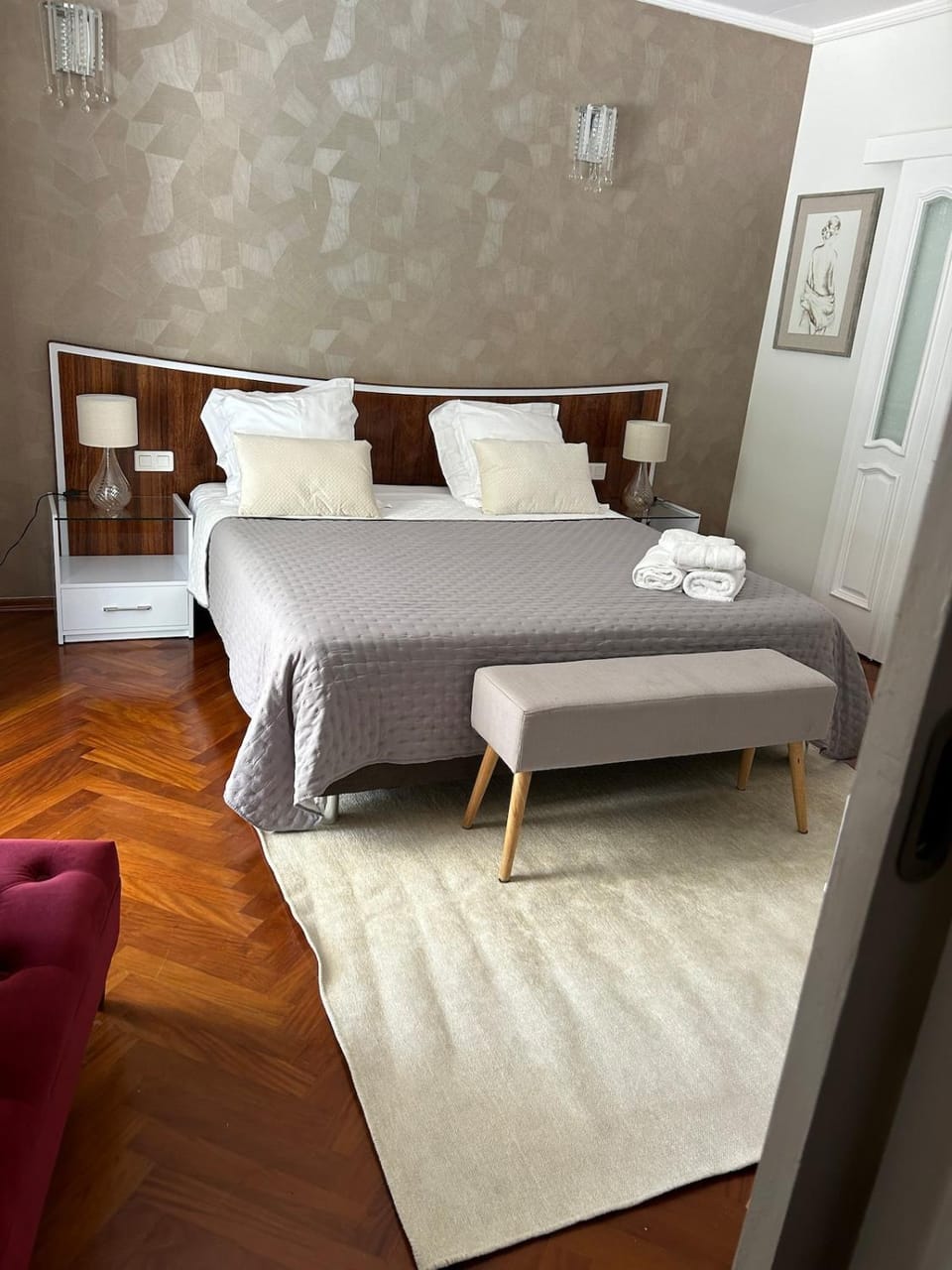 Bed, Photo of the whole room, Bedroom, towels
