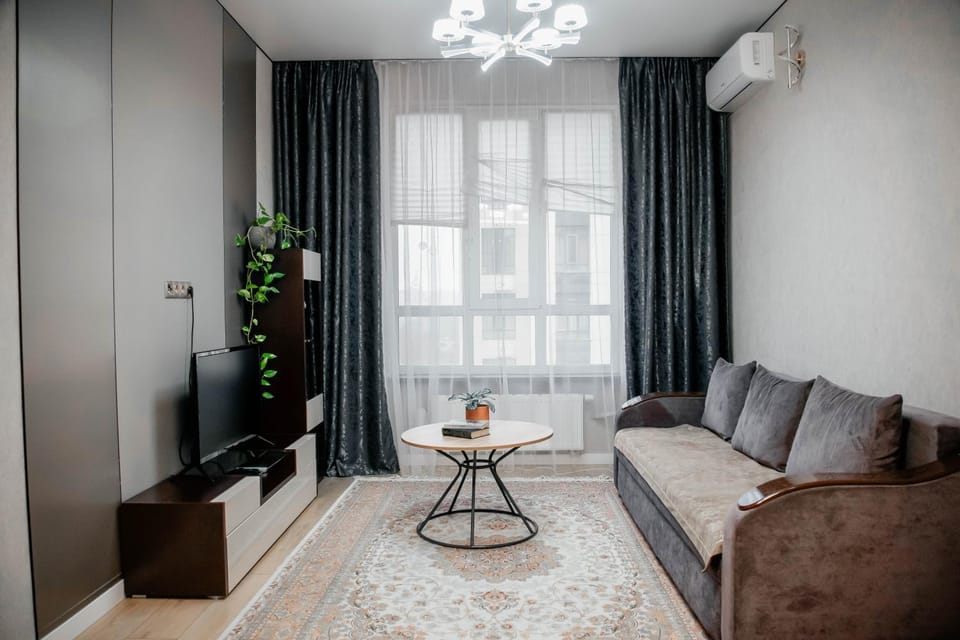 TV and multimedia, Seating area, Bedroom