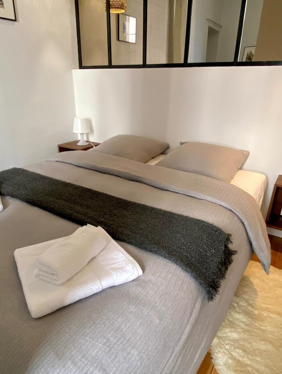 Bed, Bedroom, towels