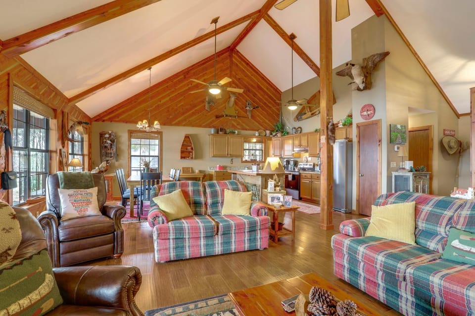 Deck and Fire Pit Waterfront Cabin in Greers Ferry! Cabin in Greers Ferry Lake