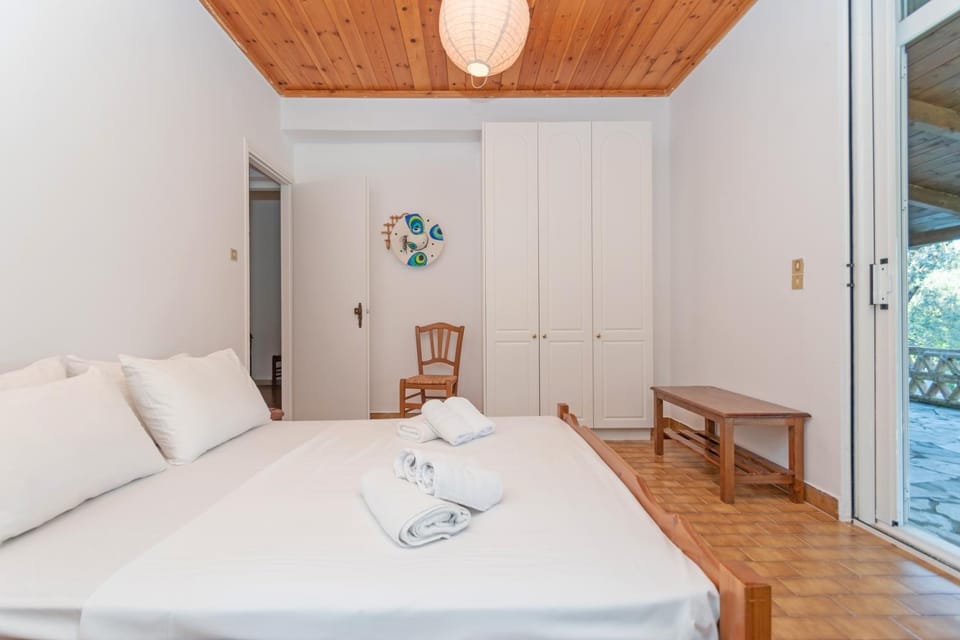 Bed, Photo of the whole room, Bedroom, towels, wardrobe