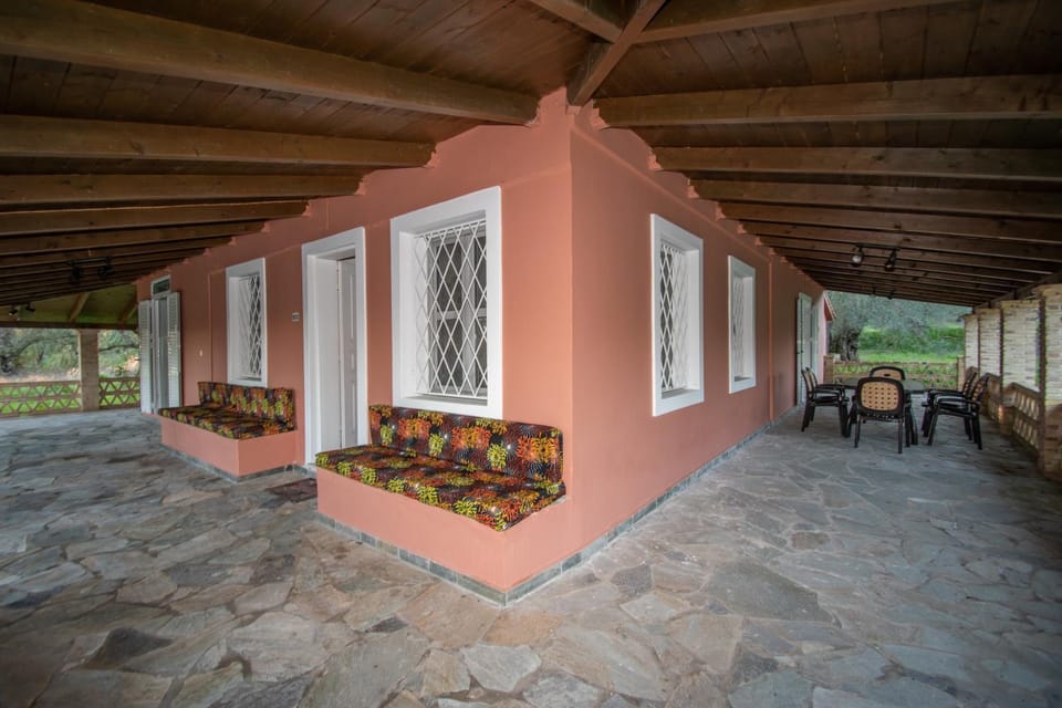 Patio, Day, Dining area, Garden view
