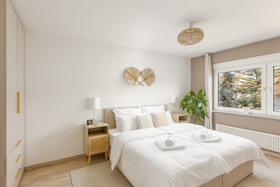 Bed, Photo of the whole room, Bedroom, towels