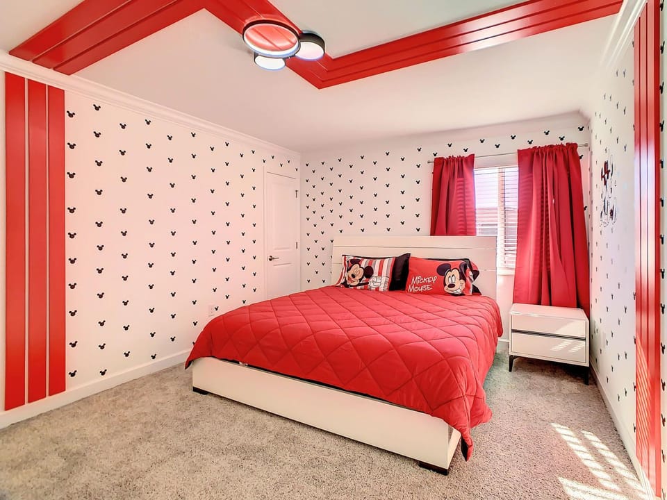 Lovely Themed Room with Private Pool House in Kissimmee