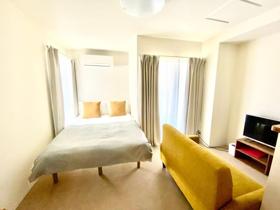 Bed, Living room