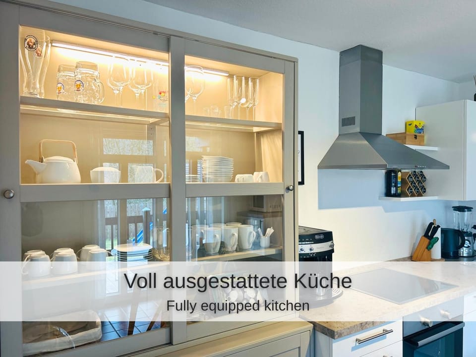 Coffee/tea facilities, Kitchen or kitchenette, dishwasher, microwave, oven, toaster, kitchen