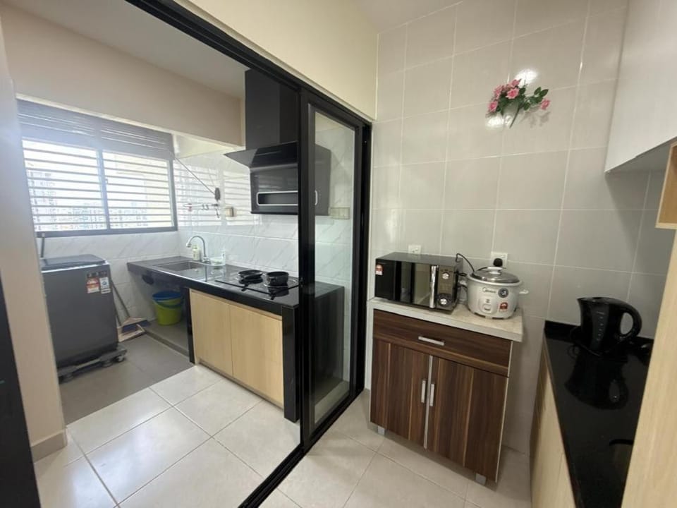 Kepong luxury 3 room 3-11 pax 3 min to desa park Apartment in Petaling Jaya