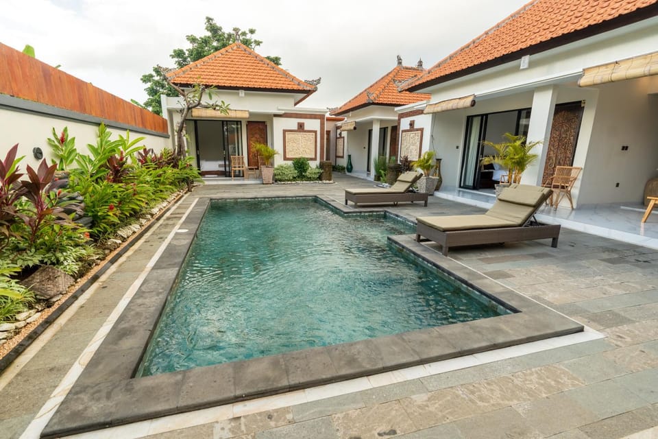 Patio, Day, Natural landscape, Garden, Garden view, Pool view, Swimming pool, sunbed