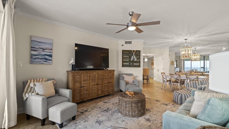 TV and multimedia, Living room, Seating area, Sea view, furniture