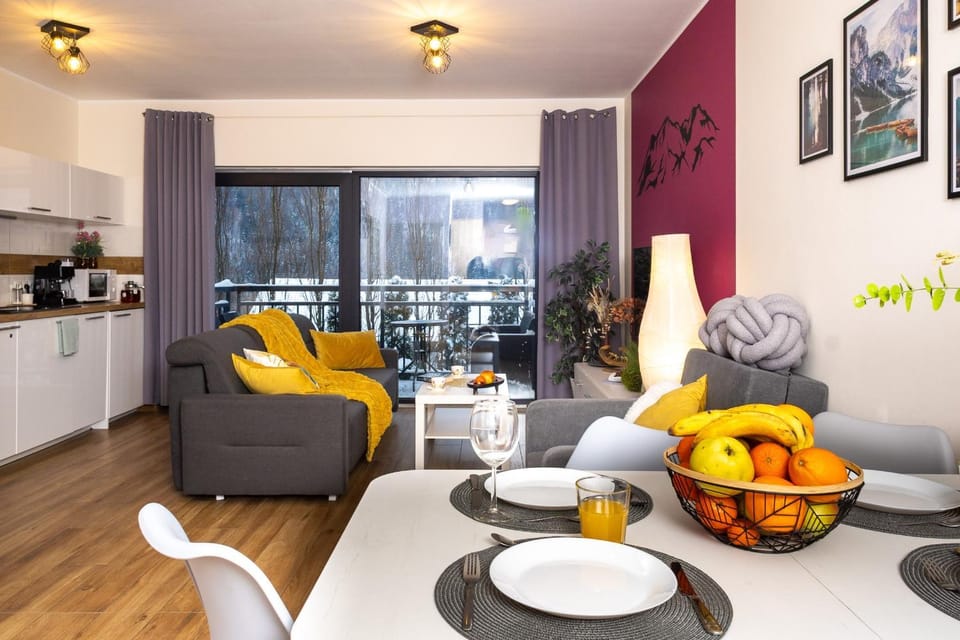 Kitchen or kitchenette, Seating area, Dining area, stove