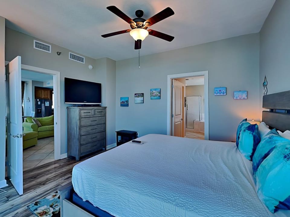 Peggys Paradise at Lagoon Tower #502 House in West Beach